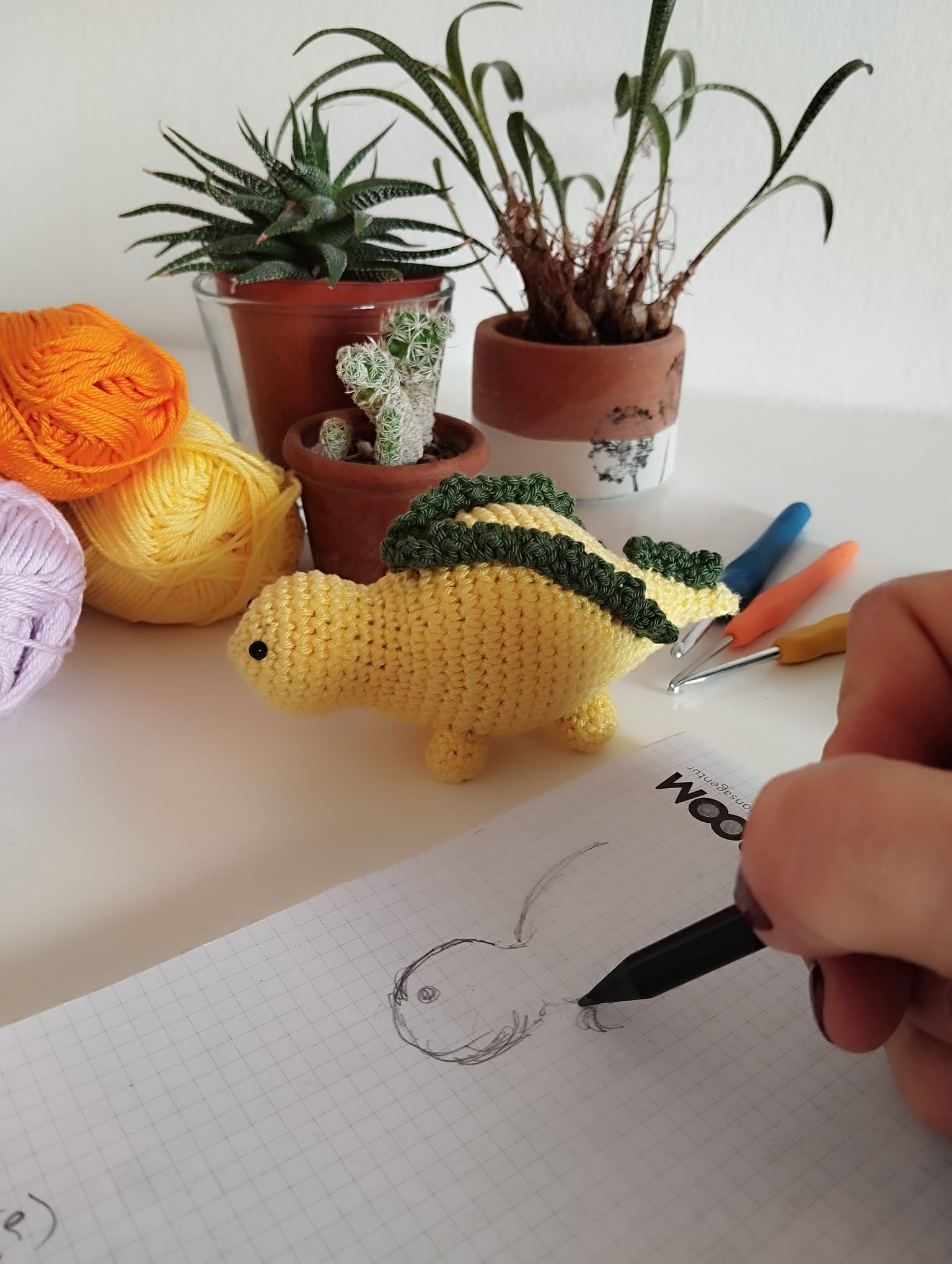 STEGOSAURUS AMIGURUMI PATTERN.