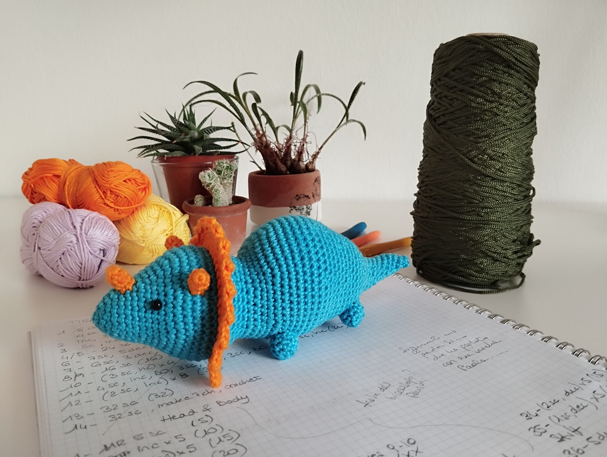 TRICERATOPS AMIGURUMI PATTERN.